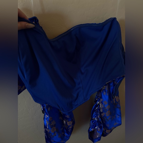 Metallic fashion nova corset set - Picture 4 of 6